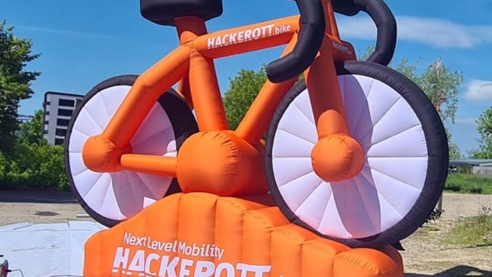 giant-inflatable-bicycle-XXL